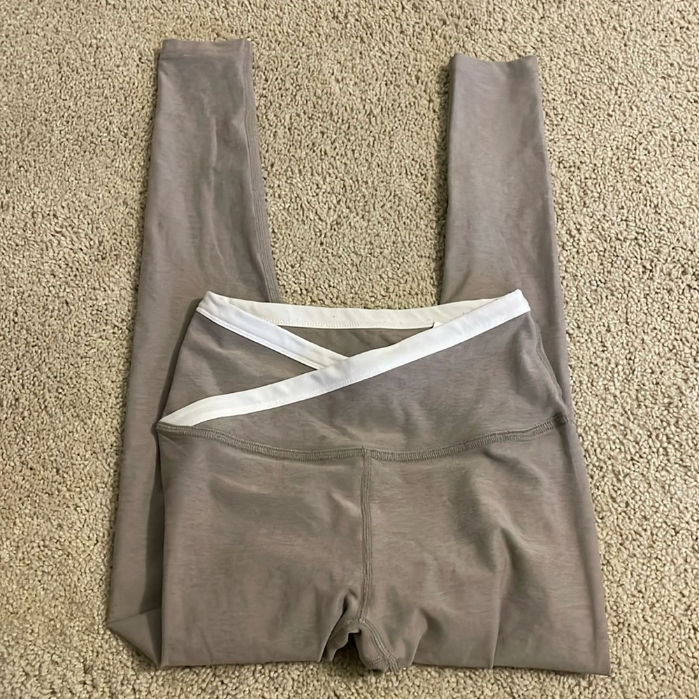 Beyond Yoga Taupe Leggings with White Waistband